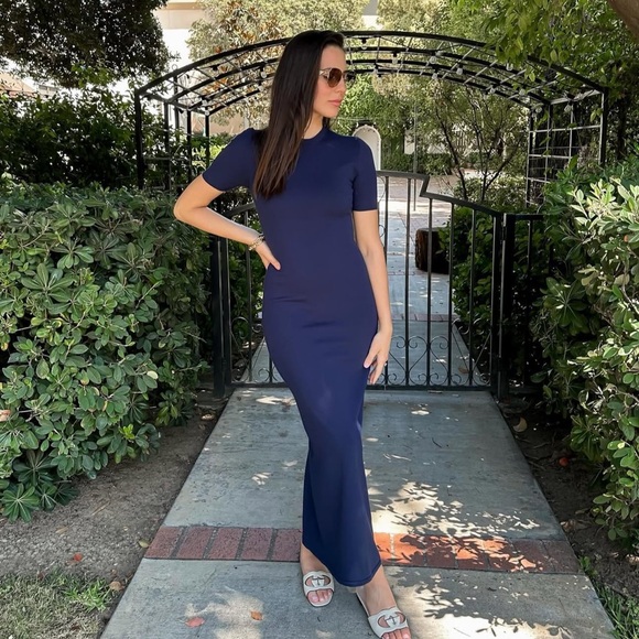 NWT GRLFRND Florrie Knit Maxi Dress in Navy size medium - Picture 4 of 4